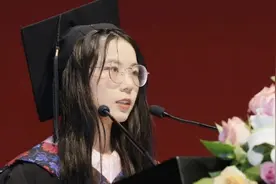 因报北大考古受质疑？“考古圈宠女”钟芳蓉，在毕业典礼上说......图片