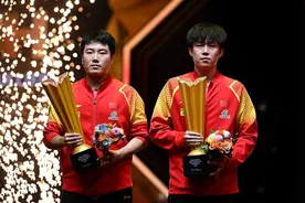 WTT中国大满贯｜让二追三！王楚钦/梁靖崑男双上演大逆转夺冠图片