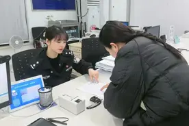 第二场来了！闵行公安持续优化身份证换领“夜间办证”服务图片