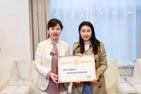 郭晶晶，担任校长图片