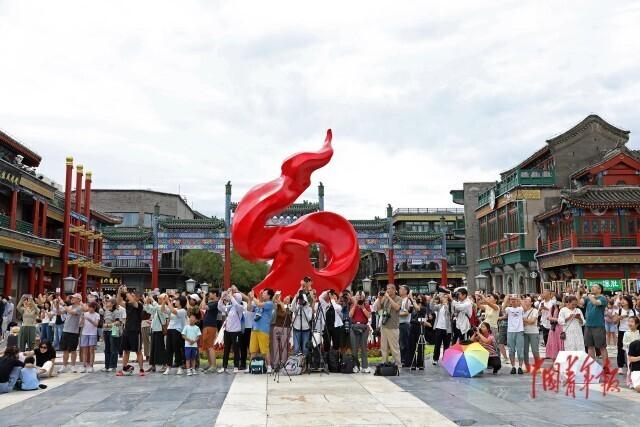 打卡北京中轴线上的抗战胜利80周年主题雕塑