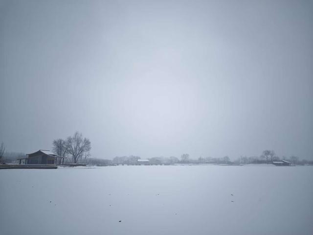 一脚踏进黑白世界！记住这个地方，下场雪来打卡