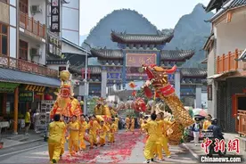 中越边民广西硕龙共庆百年民俗元春节图片