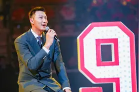 球衣退役！易建联哽咽：我真的非常幸运图片