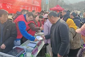 山东省消协联合举办3·15黄河大集志愿服务活动图片