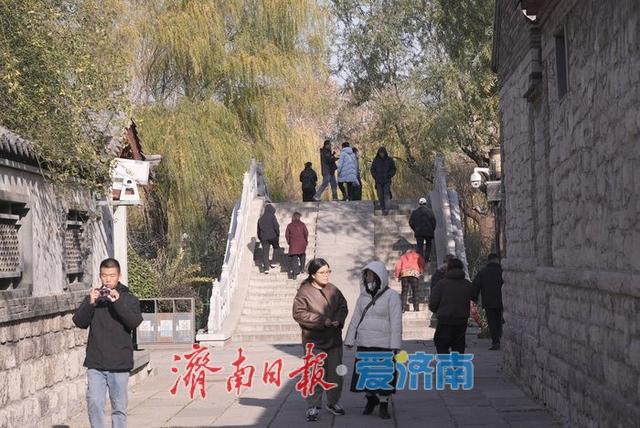 一年四季 泉在济南丨济南初冬暖阳送暖 市民户外乐享晴好
