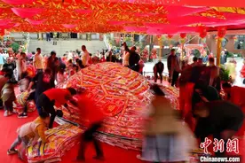 （新春走基层）福建泉州：两岸妈祖宫携手 “乞龟”祈愿和平图片