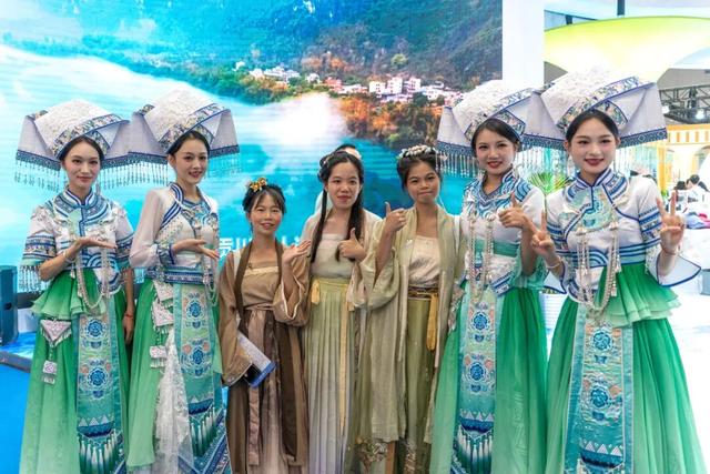 国庆长假“请3休12” “十一”机票再现“跳水”？