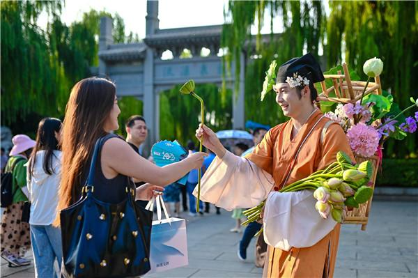 秋色满城 历下有约丨2025天下第一泉风景区国庆中秋游园会即将欢乐开启