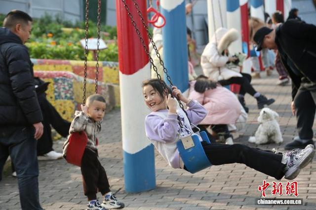 重庆涪陵：“三九”暖阳好风光 索道览江兴致浓