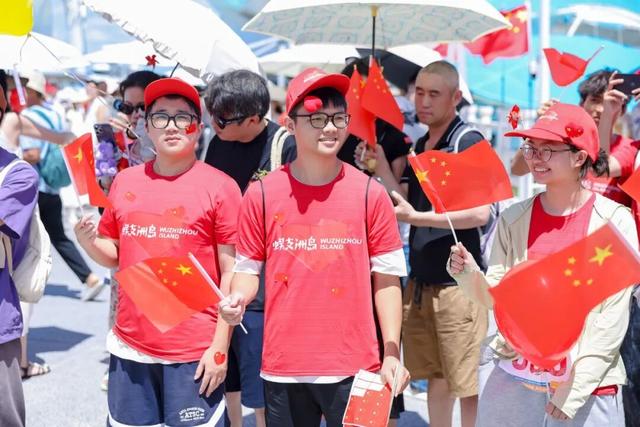 今天，在三亚“花式”表白祖国！