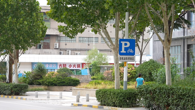 护航开学季丨小编喊您这样停车，安全又省心！