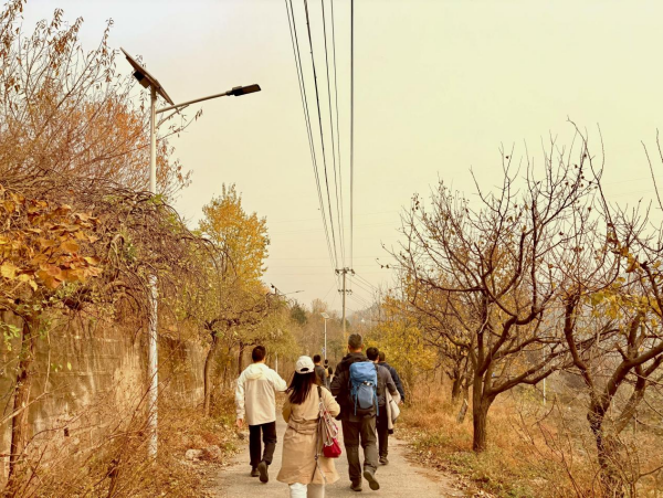 赴一场秋光，致一份初心——2025华夏时报社健步走活动圆满收官