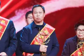 舍弃蟹笼海上救人的浙江船老大上榜中央政法委见义勇为勇士榜图片