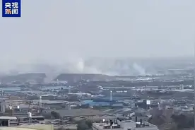 伊朗首都一居民楼遭空袭后倒塌 致60人死亡图片