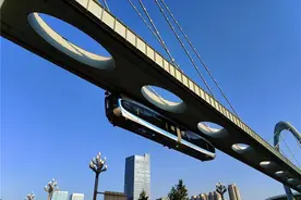 武汉网红打卡地“光谷空轨”再获殊荣图片