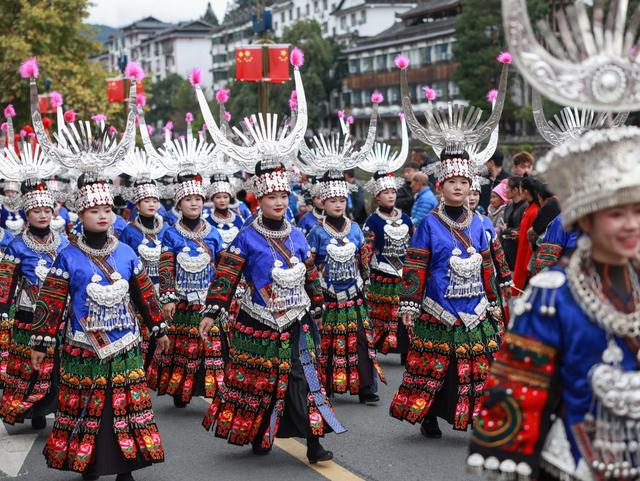 万名游客赴雷山过苗年