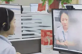 她在医院用手语给12345打了个电话，然后……图片