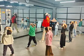 滕州市善南街道清华园社区开展黄河大集之街舞公益课堂图片