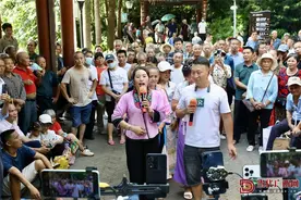 铸牢共同体 中华一家亲丨鱼峰歌圩直播热，山歌高手在民间图片