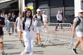 义肢舞者再续“要强”篇章 蒙牛要强大使廖智参与巴黎残奥火炬传递图片