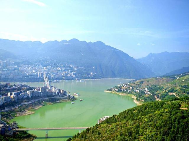 夏日巴东：峡江画城 诗意栖居