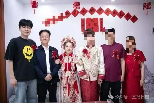 承认了，全是演的！她的真实身份曝光