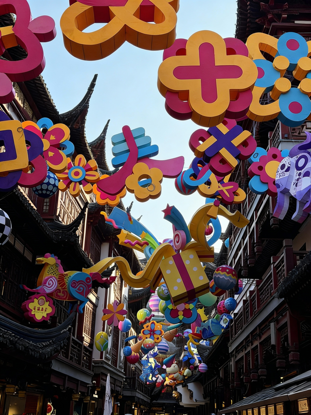 豫园灯会：从九曲桥畔的“山海旷野”，到外滩江岸的现代风华！六大灯区闪耀上海最正宗的“年味”路线|新春闹灯会·古镇过大年⑨