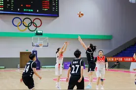 第十五届全运会群众比赛女子篮球项目（A组）预赛点亮岳阳图片