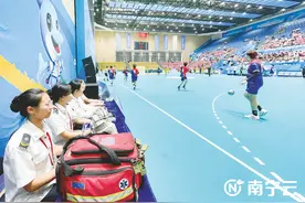 第一届全国学生（青年）运动会手球女子组比赛精彩回眸图片