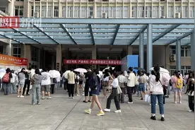 武汉报考人数两连降，“教资热”降温了吗？图片