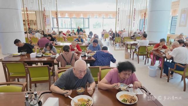 跨省“候鸟”栖居黔山，扇动百亿清凉经济