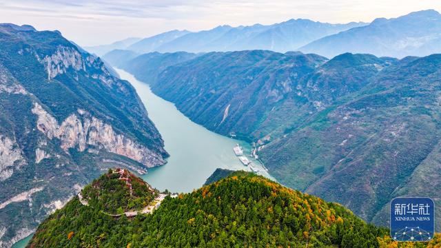 重庆巫山：初冬美景引客来