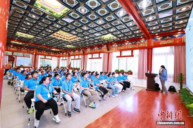 山的那边是什么？——“我爱北京天安门”夏令营侧记