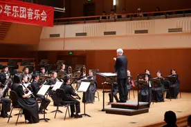 2024“音律童年”音乐会在京奏响  国交附属少年乐团的小演奏员同台献艺图片