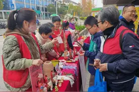 关爱特殊儿童群体成长 厦门多社区开展爱心义卖公益活动图片