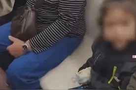 上海地铁车厢内，自闭症儿童吃东西遭谩骂？孩子母亲：解释了很多遍；地铁客服回应图片