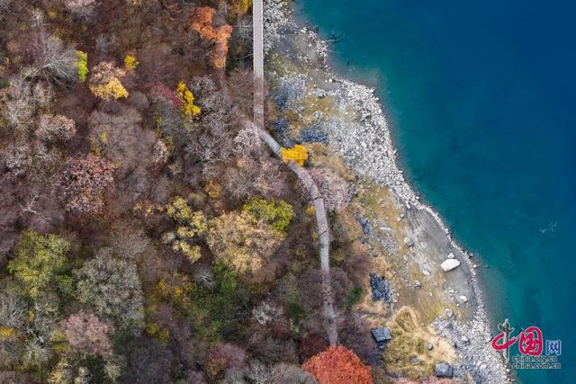 四川茂县松坪沟景区层林尽染  美景如画