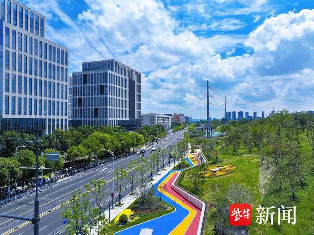 以科技感与人文味为雨花台区增添亮色，凤信路焕新亮相！