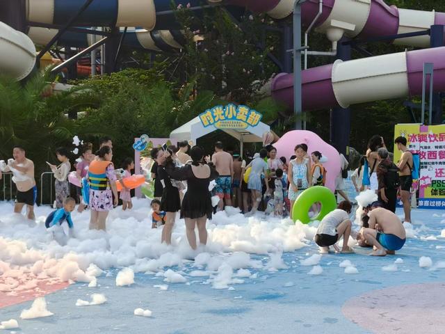 黄鹤楼避暑节、江心遇李白、水上坐竹床……超级文旅日解锁暑假十种快乐