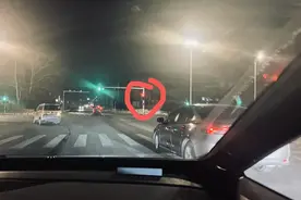 来电照登丨红绿灯角度有问题？图片