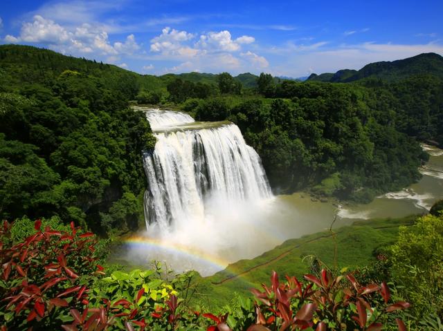 越黔同行·文旅共兴——2025越南胡志明旅行商代表团赴黔考察推介会在贵阳举行