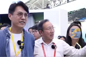 靳东亮相深圳文博会打卡山东展区：希望全国全世界都能看到我们硬核山东！图片