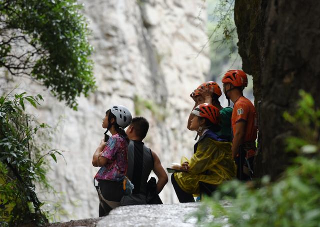 “赛动黔景”2025“岩旅贵州”攀岩周自然岩壁攀岩在六盘水举行