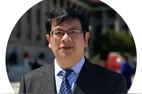 全国政协委员鲁晓明：破除公立医院医生多点执业的“玻璃门”图片