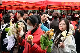清明假期，天水倡议本地市民“让路于客”图片