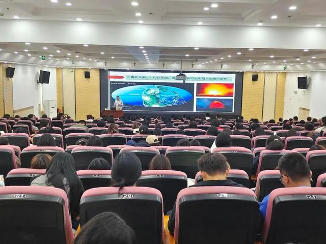 专家科普进校园 朝阳师范学院师生探秘生命演化密码