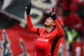 中超｜海港3比1击败深圳终迎赛季首胜，但距离最佳状态尚有距离图片