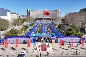 河南工业大学举办2025届毕业生春季双选会图片