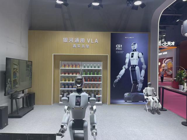 中国移动“亲戚圈机器人”参展规模成历届之最，奔赴碳硅共生新时代